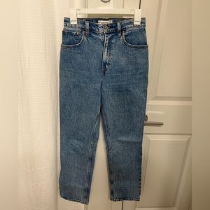 Abercrombie Ultra High Rise “The 90s Straight” Jean - CURVE LOVE